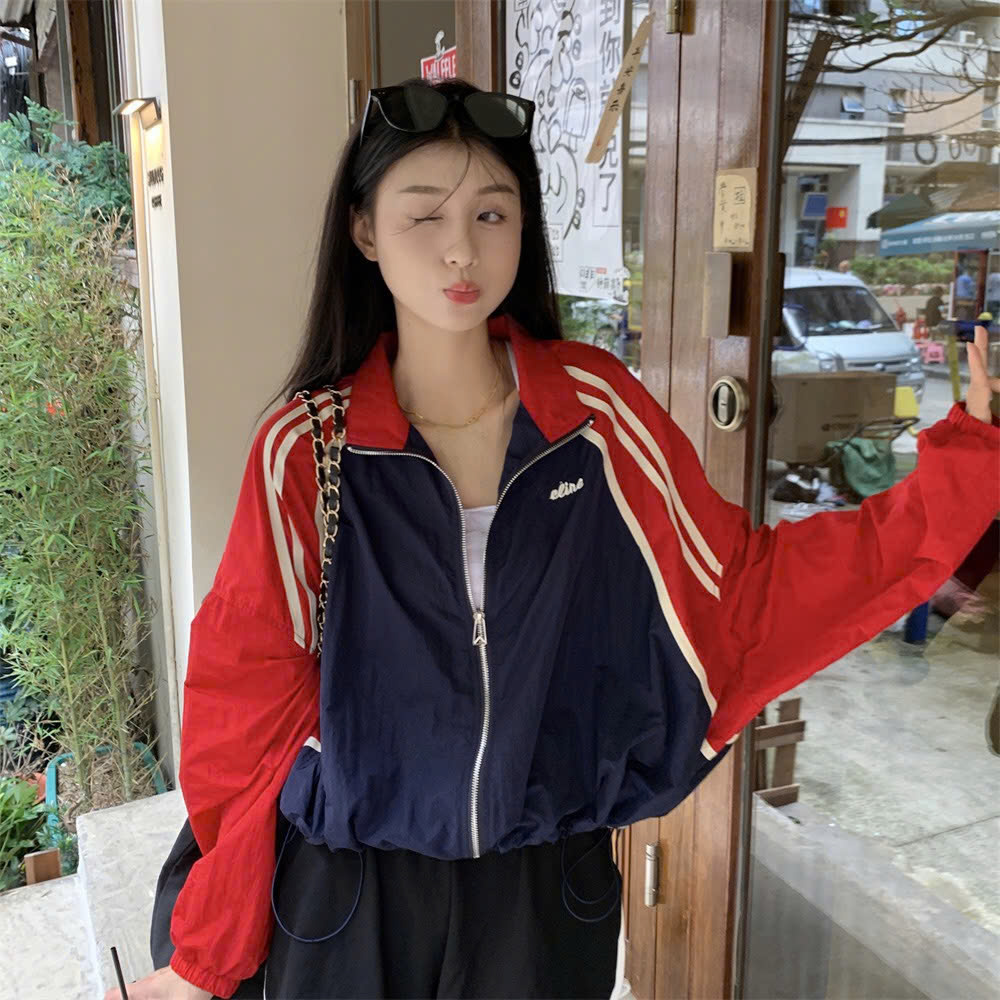 Áo khoác croptop logo theu form rộng bo xuông dây rút